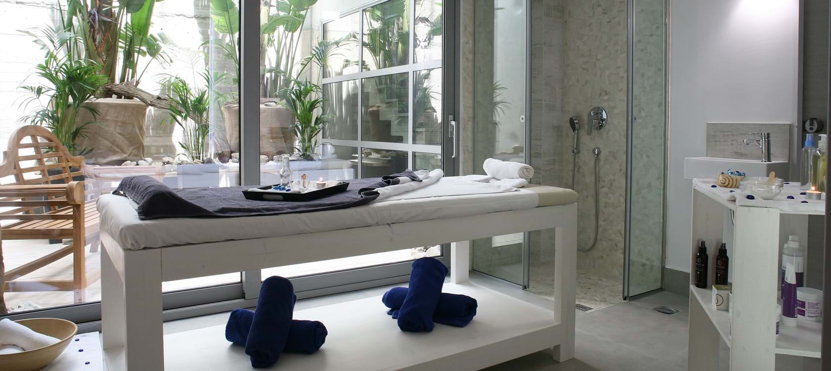 Rooms exterior/interior